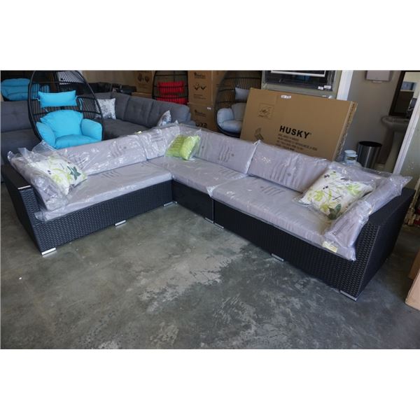 BRAND NEW PREMIUM OUTDOOR GIANT L SECTIONAL W/ LIGHT GREY CUSHIONS AND THROW PILLOWS - RETAIL $2349 