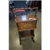 Image 2 : VINTAGE SMOKERS STAND