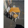 Image 3 : MAPLE AND WHITE DINING TABLE WITH LEAF AND 4 CHAIRS