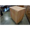 Image 2 : 1 DOOR MAPLE CABINET
