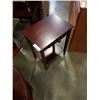 Image 4 : Mahogany finish end table with drawer