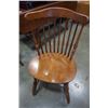 Image 8 : 4 MAPLE DINING CHAIRS