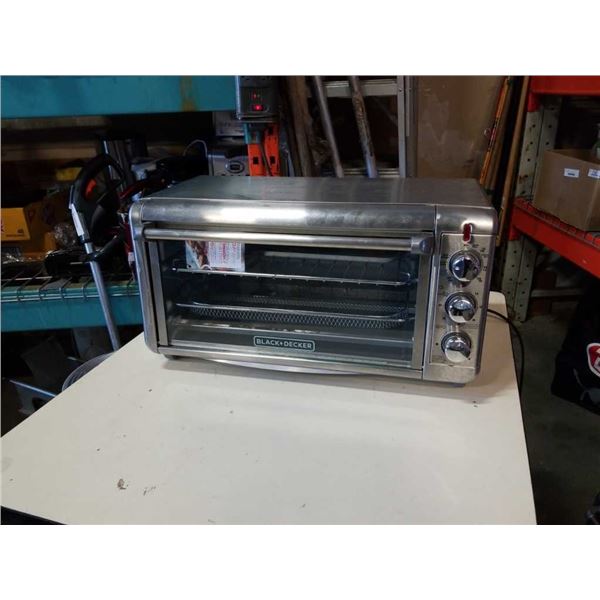 Black and Decker large capacity air fry convection oven working