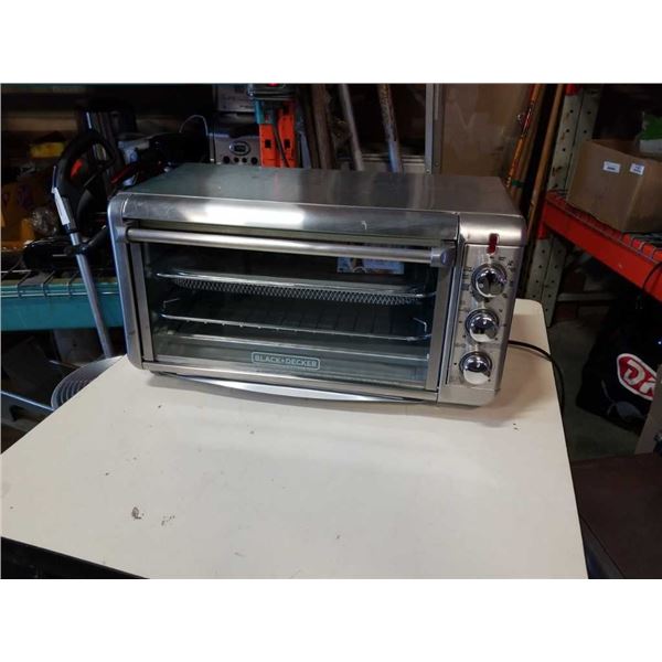 Black and Decker large capacity air fry convection oven working