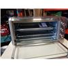 Image 3 : Black and Decker large capacity air fry convection oven working