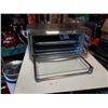 Image 4 : Black and Decker large capacity air fry convection oven working