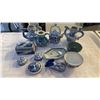 Image 1 : LOT OF BLUE AND WHITE ORIENTAL DISHES