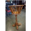 Image 2 : MAPLE MADE IN CANADA PLANTER STAND