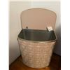Image 1 : Vintage Laundry Hamper