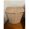 Image 3 : Vintage Laundry Hamper