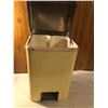 Image 3 : Vintage Trash Can