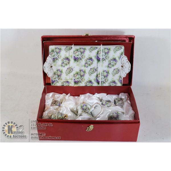 VINTAGE ROYAL ELFREDA MINATURE