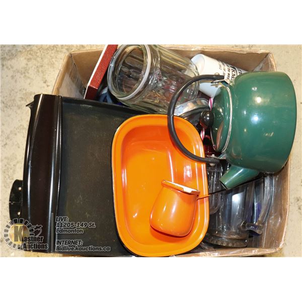 ESTATE BOX OF KITCHEN ITEMS INCLUDING GRIDDLE, AND