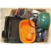 Image 1 : ESTATE BOX OF KITCHEN ITEMS INCLUDING GRIDDLE, AND