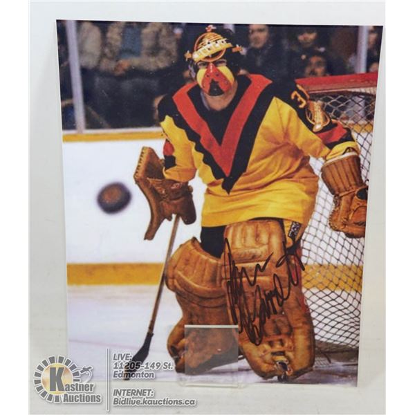 JOHN GARRETT VANCOUVER CANUCKS SIGNED 8X10 PHOTO