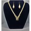Image 1 : 28)  VINTAGE GOLD TONE AND PEARL D'ORLAN