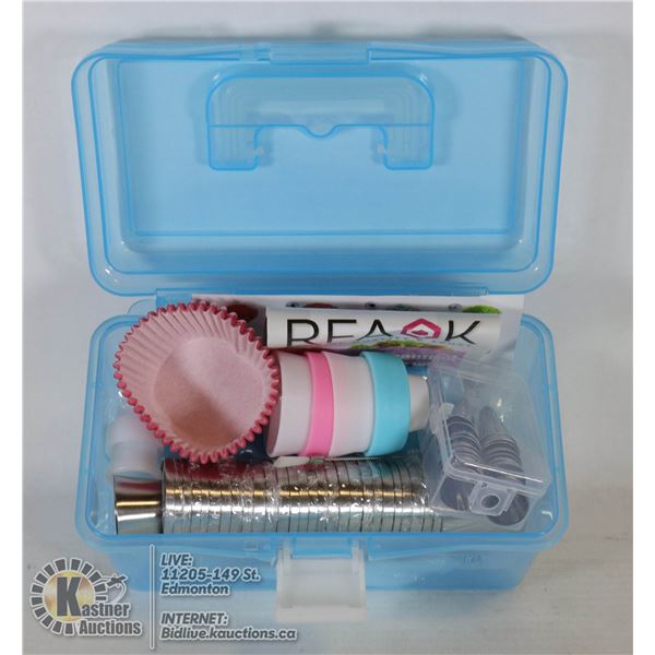 CAKE DECORATING KIT