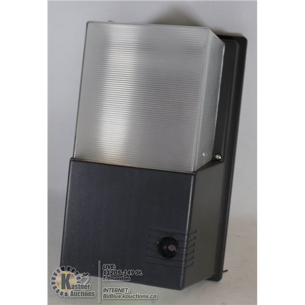 30 WATT LED WALLPACK FIXTURE WITH PHOTOCELL