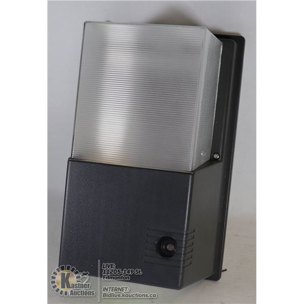 30 WATT LED WALLPACK FIXTURE WITH PHOTOCELL