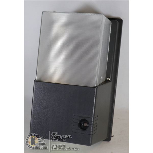 30 WATT LED WALLPACK FIXTURE WITH PHOTOCELL