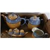 Image 1 : PEACH AND BLUE LUSTRE WARE TEAPOT SET