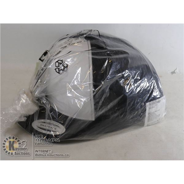 BUNDLE OF 6 BLACK AND WHITE SNAP BACKS