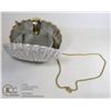 Image 1 : SEASHELL SHAPED PURSE WITH GOLD TONE CHAIN