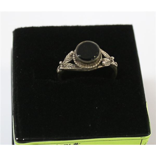 VINTAGE .925 SILVER ONYX RING SZ 7