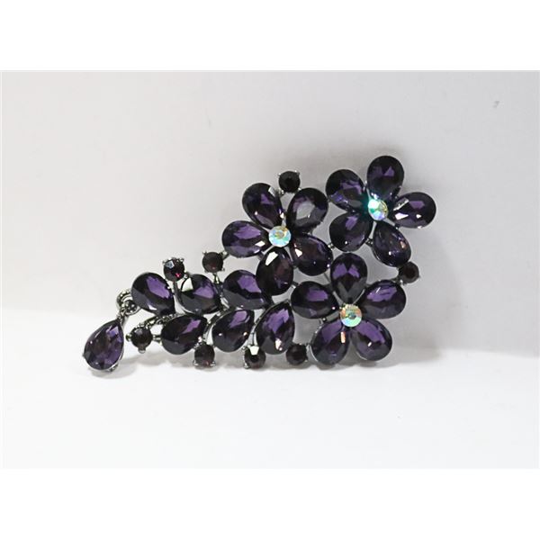 TRAILING FLOWER RHINESTONE BROOCH (AMEYTHST COLOR