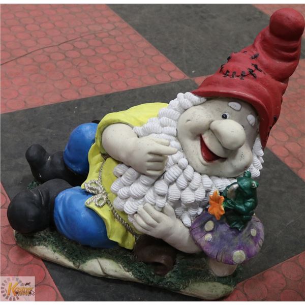 GARDEN GNOME GARDEN ORNAMENT 13 X 13
