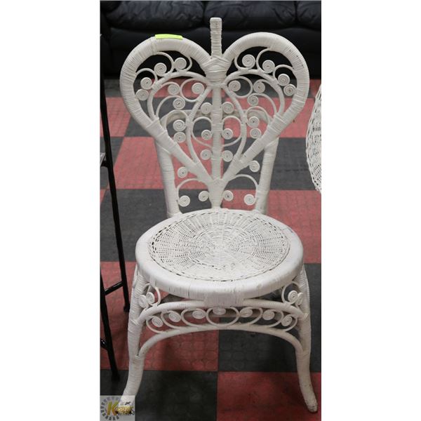 VINTAGE WHITE WICKER HEART LOVE CHAIR BEAUTIFUL