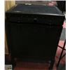 Image 1 : SHOWHOME LUDLOW FURNITURE TRUNK 18" X 25" X 14"