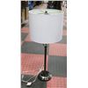 Image 1 : SHOWHOME TABLE LAMP