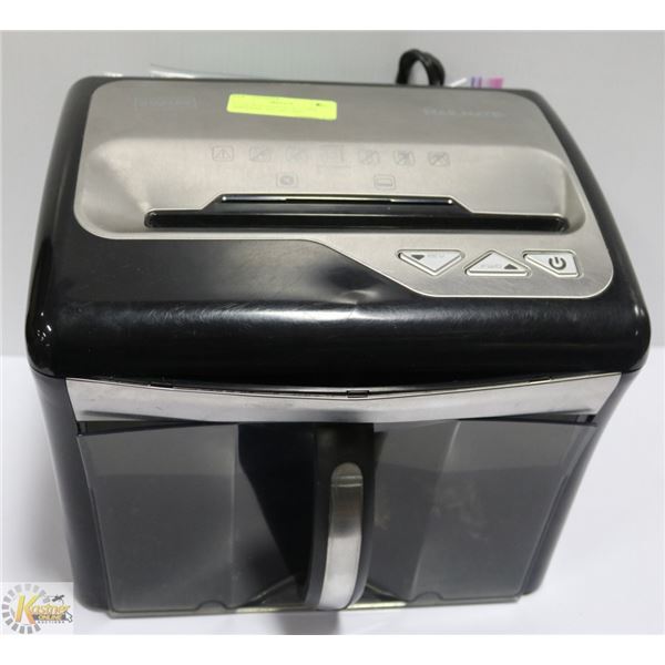 STAPLES MAILMATE M5 PAPER SHREDDER- SPL-TXC12MA