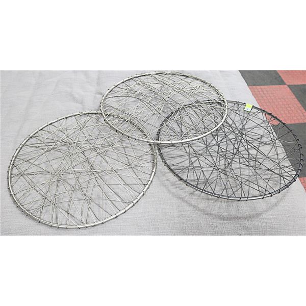 SHOWHOME SET OF 3 METAL WALL HANGERS