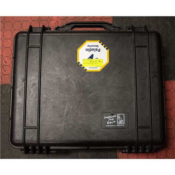 PELICAN PRO-CASE 19" X 16".