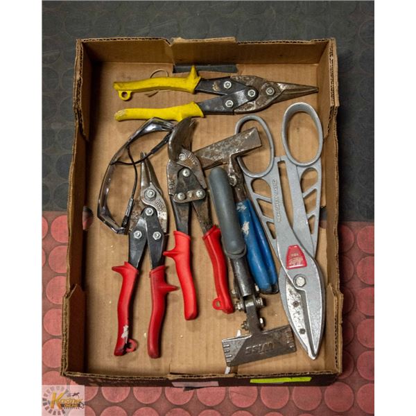 FLAT OF PROFESSIONAL SHEET METAL TOOLS -