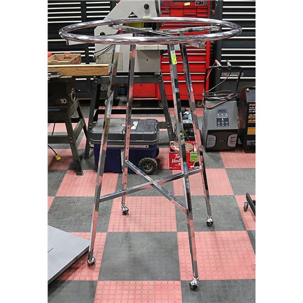 ROUND TOP SILVER RETAIL CLOTHING RACK