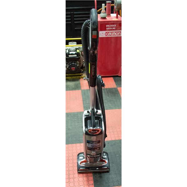 SHARK DUO CLEAN LIFTAWAY VACUUM CLEANER
