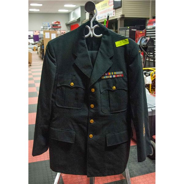 CANADIAN FORCES CHIEF WARRANT DRESS UNIFORM