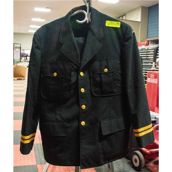 CANADIAN FORCES CAPTAIN DRESS UNIFORM