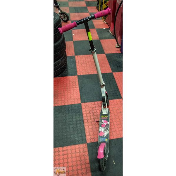 MONSTER HIGH SCOOTER WITH KICK STAND