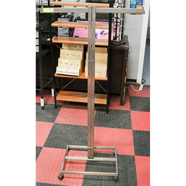 ROLLING METAL CLOTHING RETAIL RACK