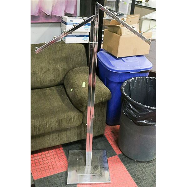 ADJUSTABLE RETAIL CLOTHES RACK