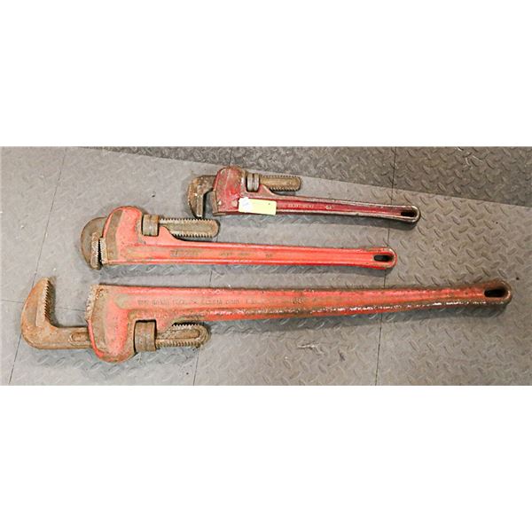 3 PIPE WRENCH LOT AND CROW BAR