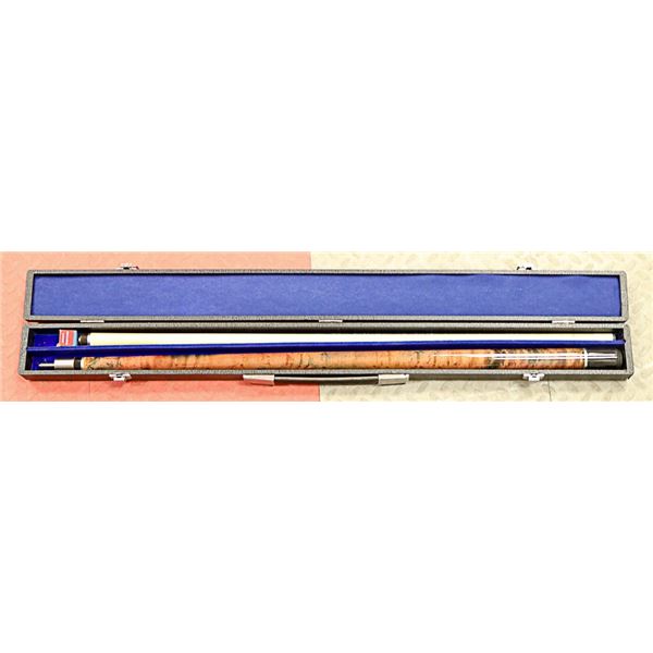 COLLAPSIBLE POOL CUE WITH CASE