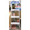 Image 1 : 4' ALUMINUM LADDER