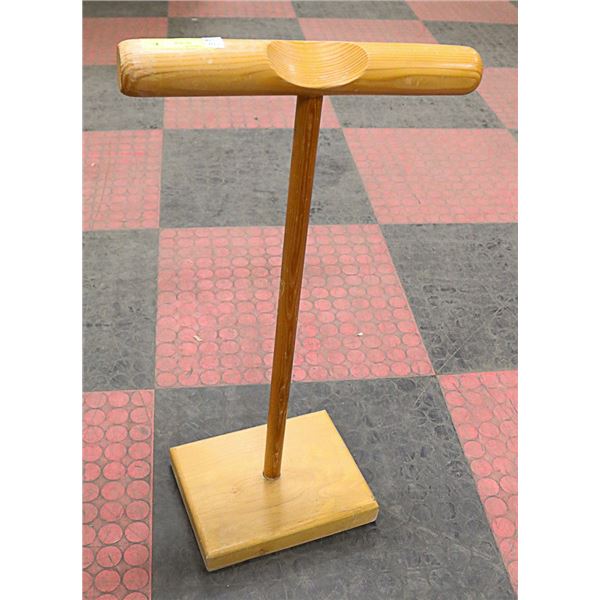 WOODEN DISPLAY RETAIL STAND