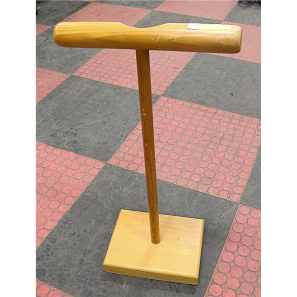 WOODEN RETAIL DISPLAY STAND