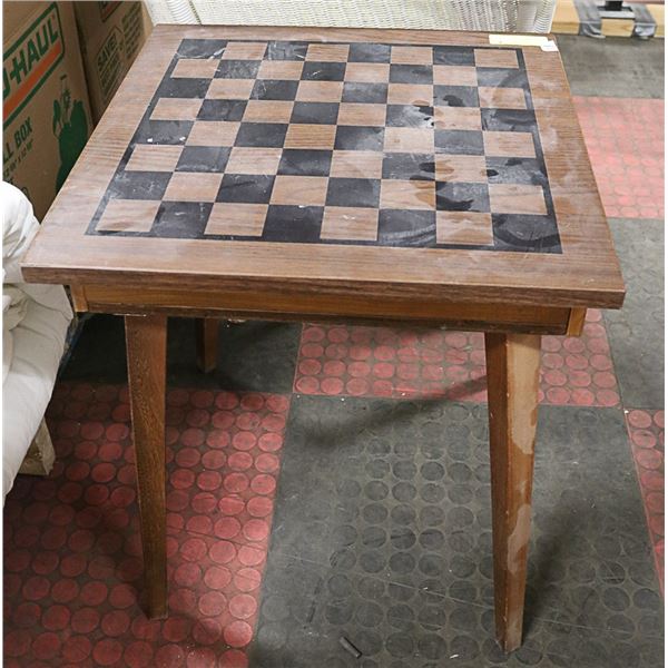 21"X18.5" FREE STANDING CHESS/CHECKERS BOARD